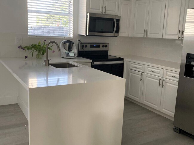 Foto del edificio - 5245 NW 112th Ave