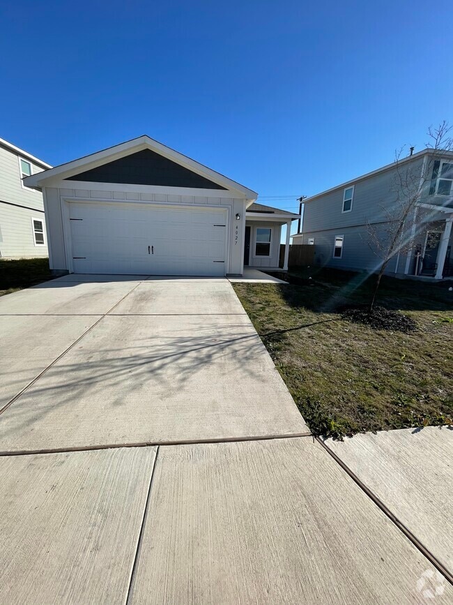 New Apartments for Rent in Canyon Lake TX with Parking 3 Rentals