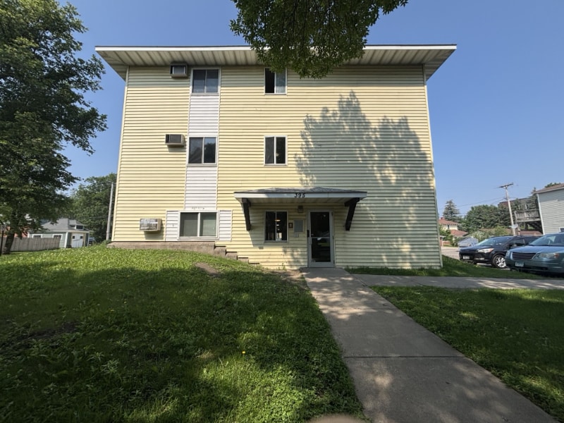 Primary Photo - 395 5th Ave S