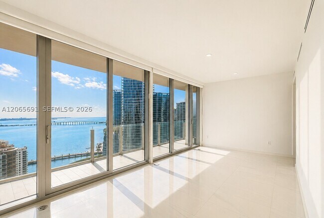Foto del edificio - 300 Biscayne Blvd