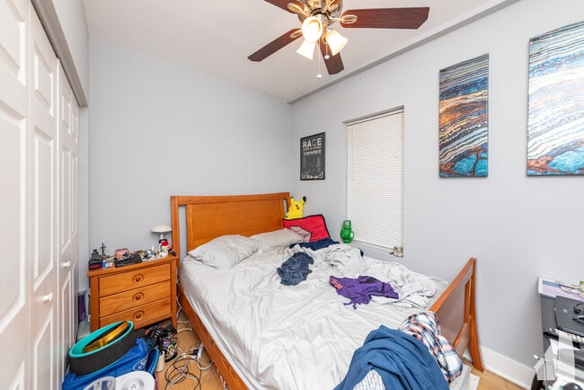 Foto del edificio - 2437 N Ashland Ave
