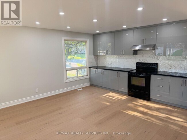 Building Photo - 41 MacLaren Ave