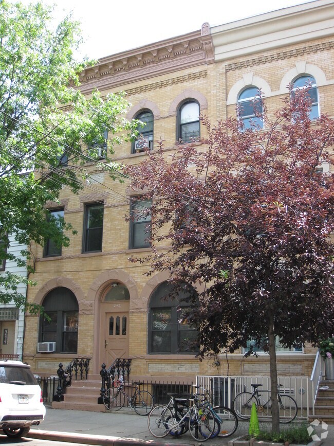 Foto del edificio - 242 kingsland ave