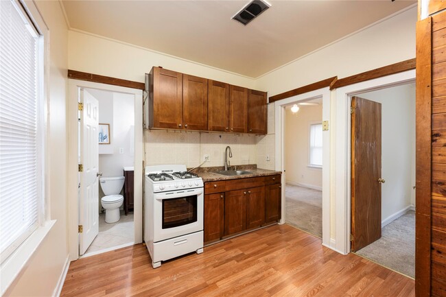 Building Photo - 128 Mahopac Ave