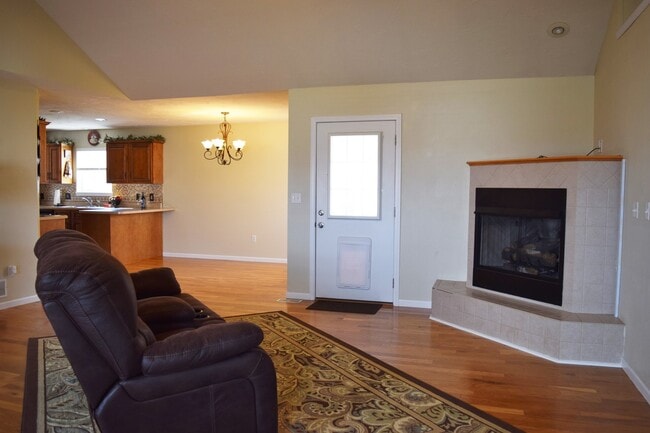 Building Photo - Located in the popular Woodland Hills Subd...