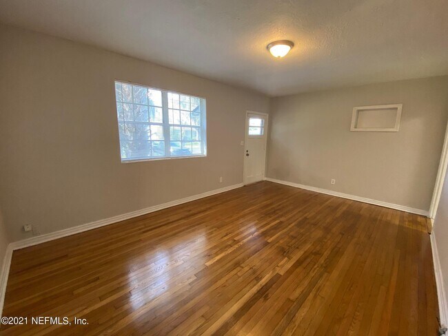 Building Photo - 563 Aiken Rd