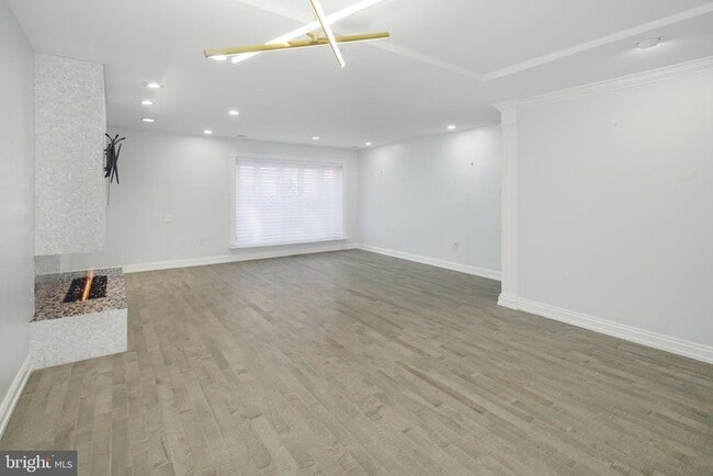 Building Photo - 104 Lombard St