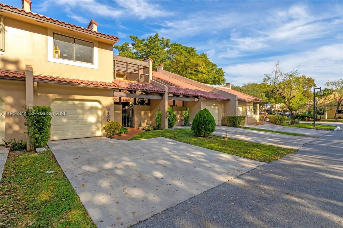 Foto del edificio - 3430 Torremolinos Ave