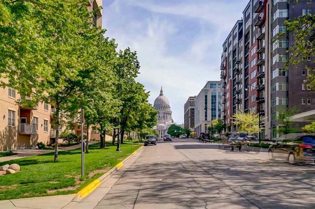 Foto del edificio - 360 W Washington Ave