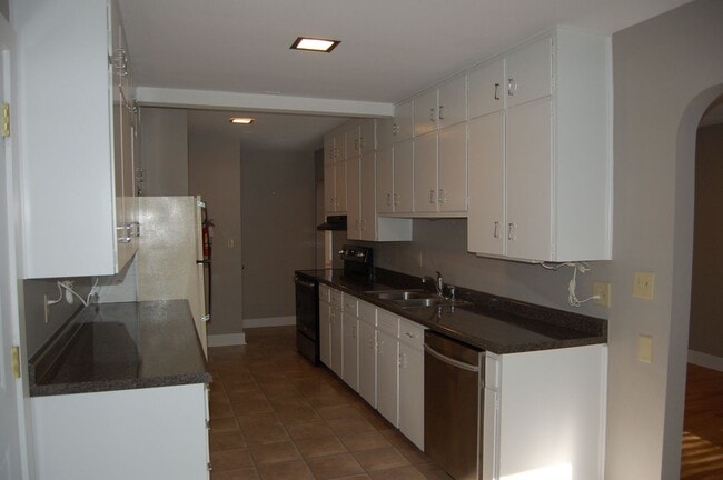Building Photo - 228 Melrose Ct