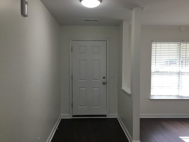 Building Photo - 917 Peachtree Meadows Cir