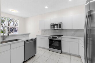 Building Photo - 872 Tanglewood Cir