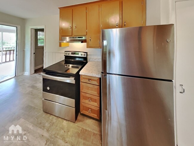 Building Photo - 5201 Pinebrook Dr