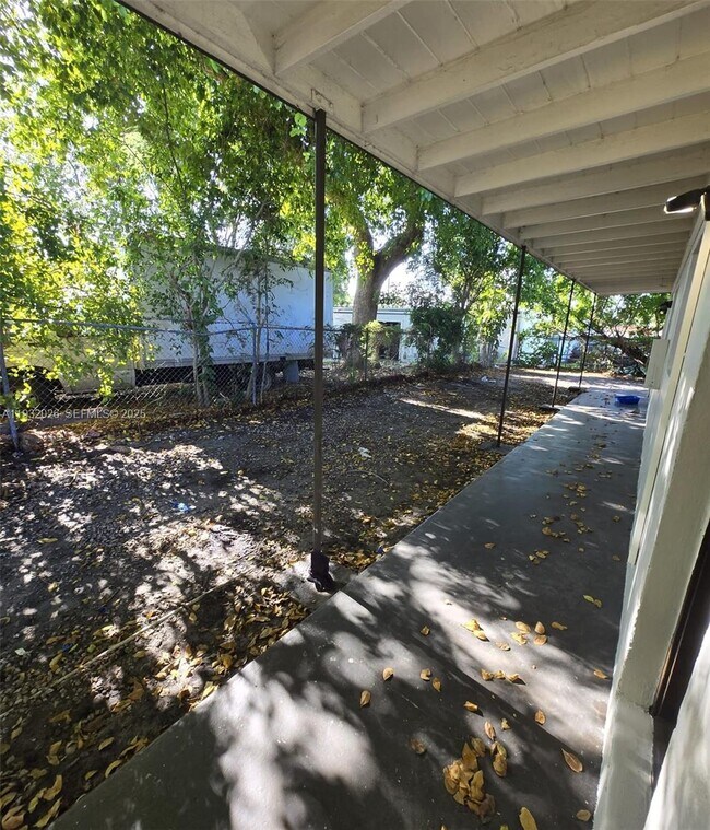 Foto del edificio - 3981 SW 12th Pl