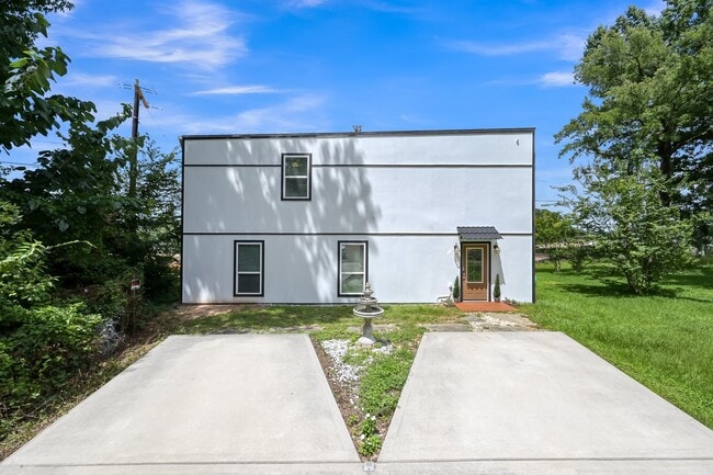 Building Photo - 16818 W Alderson