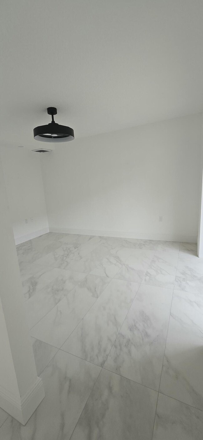Building Photo - 217 2nd Terrace