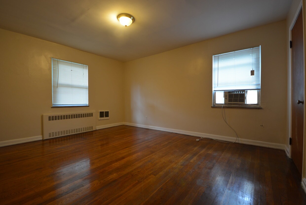 Foto principal - 2748 Queen City Ave