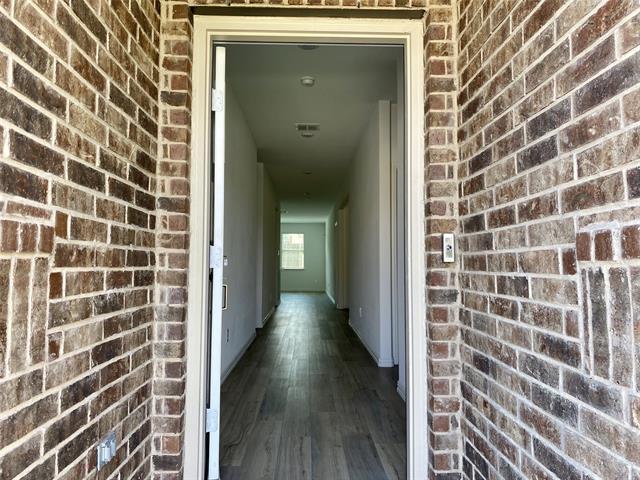 Building Photo - 815 Blackhawk Dr