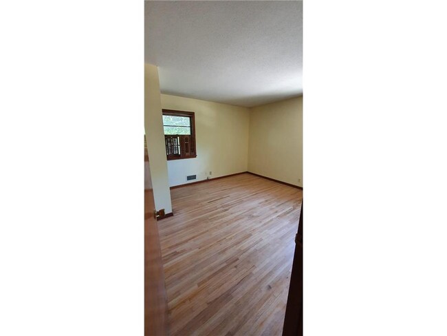 Building Photo - 4905 W 84th St
