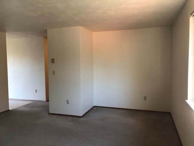 Building Photo - 2829ap