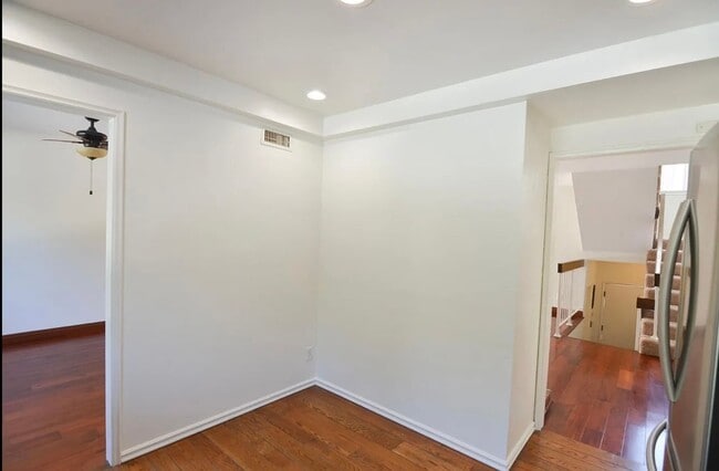 Building Photo - 3-Bedroom Townhome in Prime Calabasas Loca...