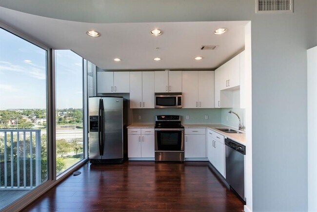 Building Photo - 5925 Almeda Rd