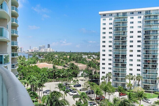 Foto del edificio - 19390 Collins Ave