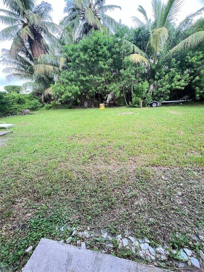 Foto del edificio - 14910 S River Dr
