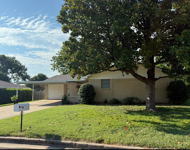 Foto del edificio - Where Classic Charm Meets Modern Comfort in Midway ISD