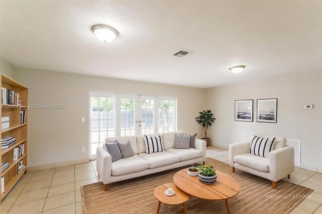 Foto del edificio - 4115 NW 185th St