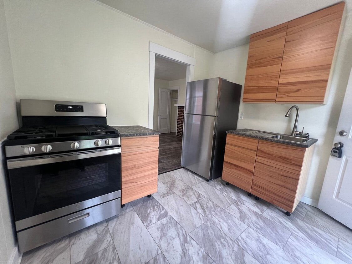 Updated 1BR Apartment - Updated 1BR Apartment