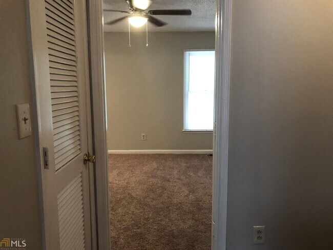 8025 Creekstone Way Riverdale Ga 30274 Zillow