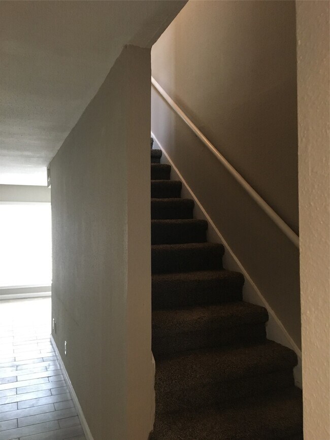 Building Photo - 6200 W Tidwell Rd