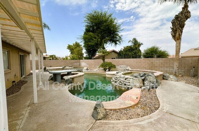 Foto del edificio - 45420 Deerbrook Cir