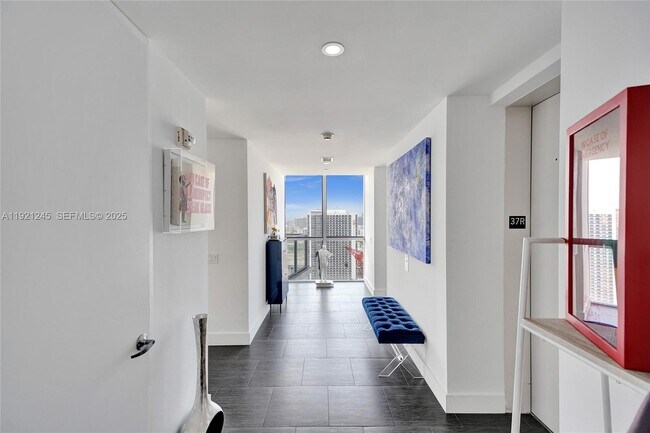 Foto del edificio - 1100 Biscayne Blvd