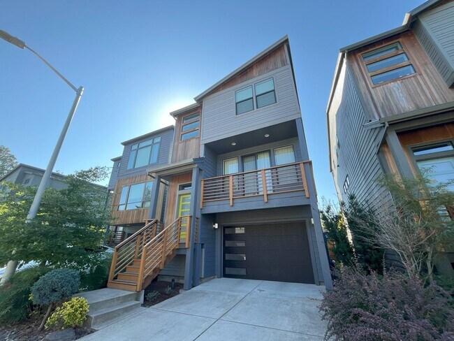 Foto del edificio - Three-Level Modern Living with Open Floor Plan & Stainless Steel Appliances