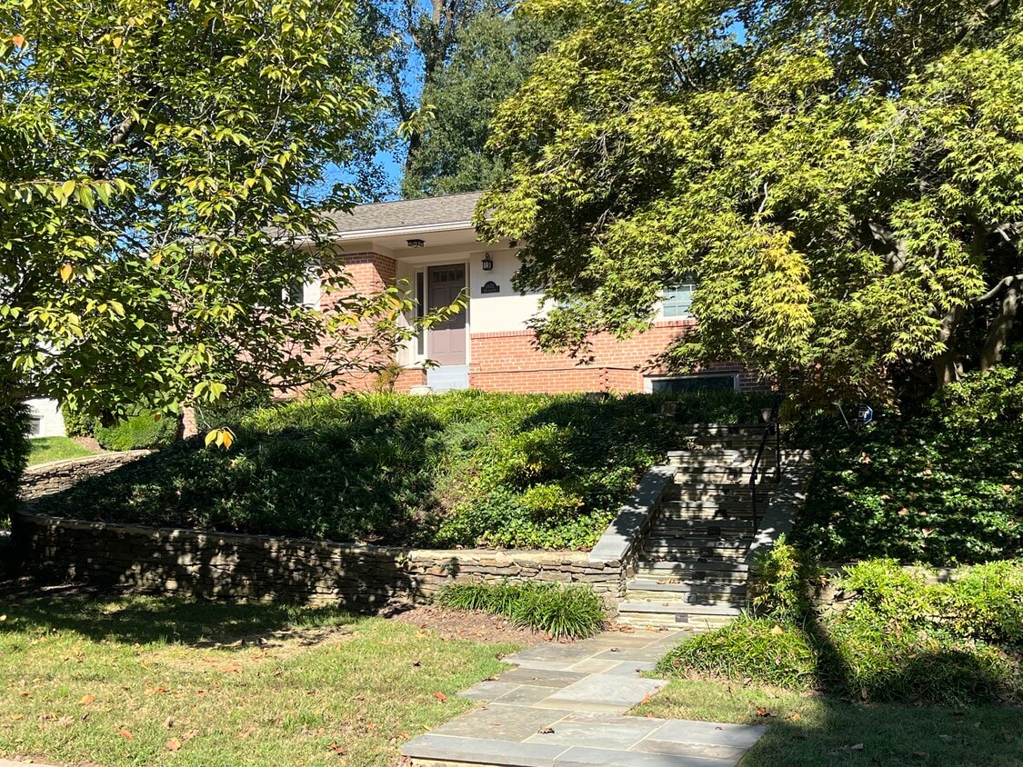 Photo - 6805 Millwood Rd (Bethesda, MD)