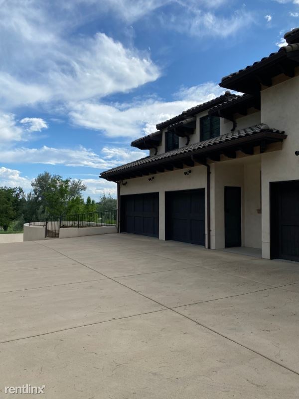 Building Photo - 1 br, 1 bath Apartment - 8 Churchill Dr