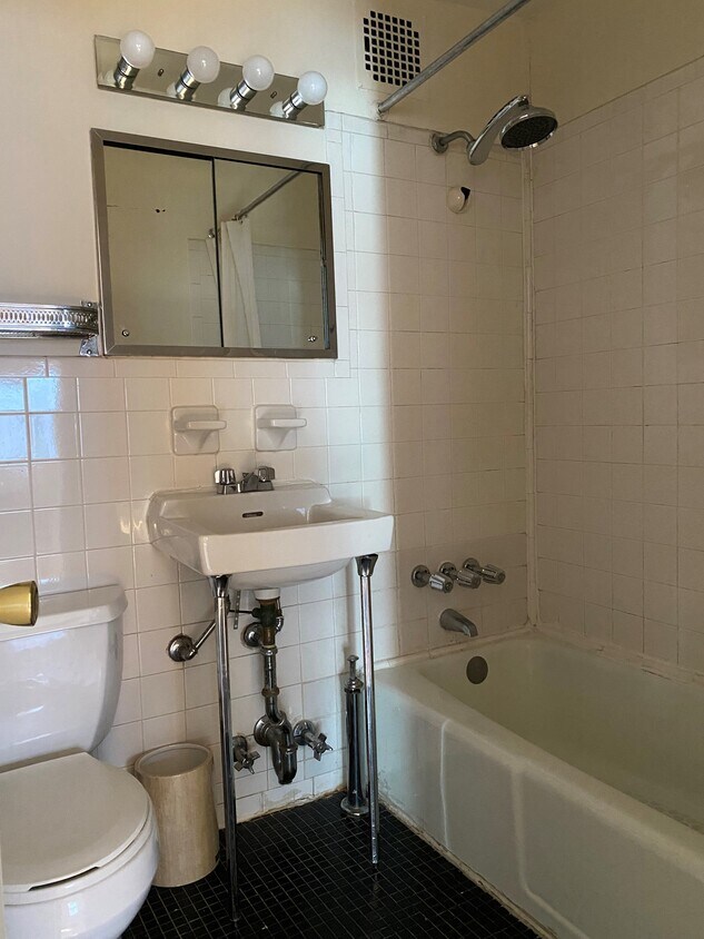 Foto del edificio - Brooklyn Heights One Bedroom