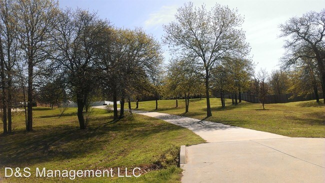 Foto del edificio - 5 br, 3 bath House - 13400 Hedy Avenue