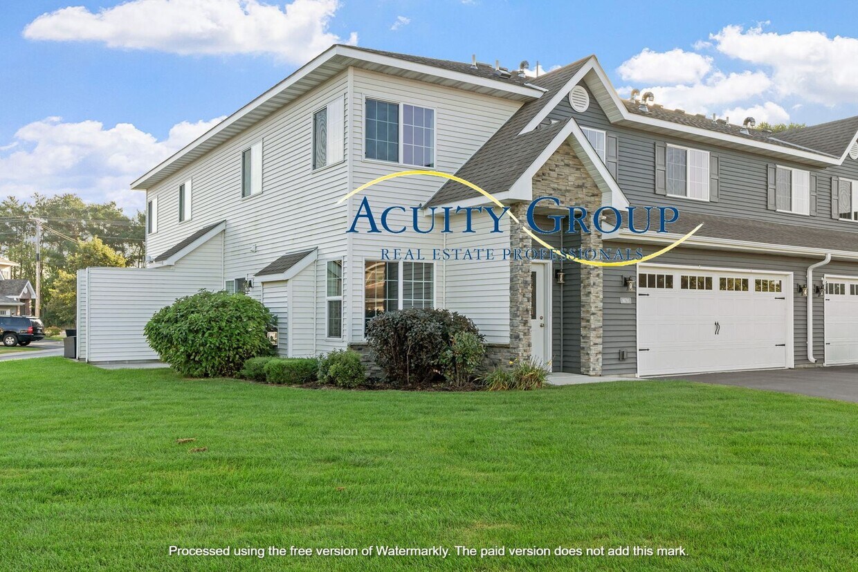 Primary Photo - 3 Bedroom, 3 bath Town Home in Ramsey!