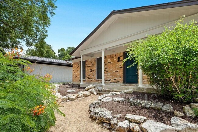 Building Photo - 3205 Santa Monica Dr