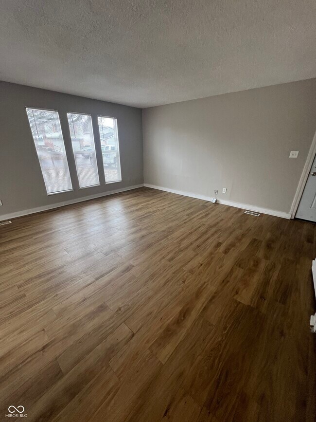 Foto del edificio - 9413 English Oak Dr