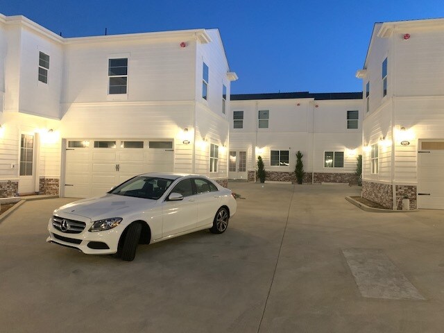 Foto principal - 4227 Ince Blvd