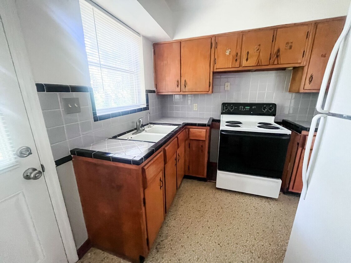 Building Photo - Why rent an apartment, when you can live i...