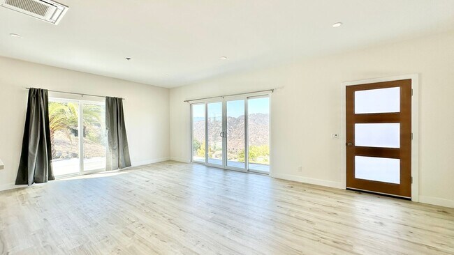 Foto del edificio - Beautiful Newer Custom-Construction ADU Guest Home on Private Property in Fallbrook & Lovely Neig...