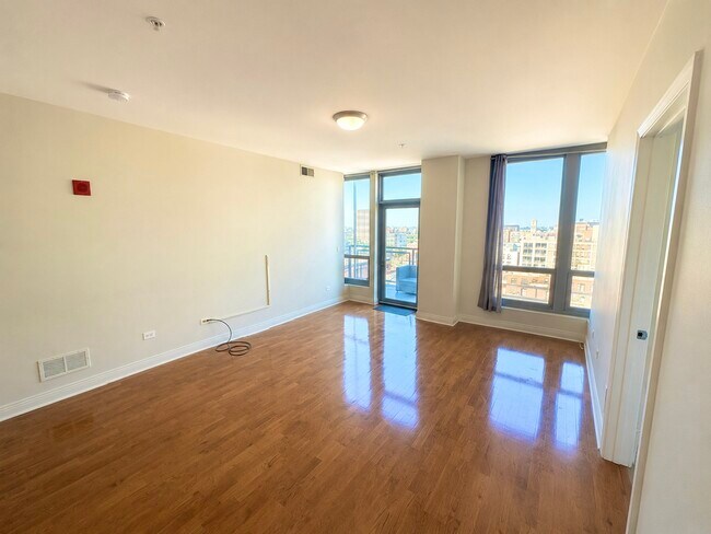 Foto del edificio - 565 W Quincy St
