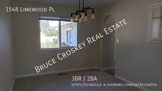 Foto del edificio - Spacious home, large backyard, close to sc...