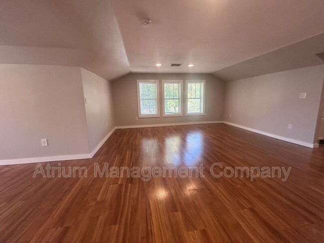 Building Photo - 5309 N Seminole Ave