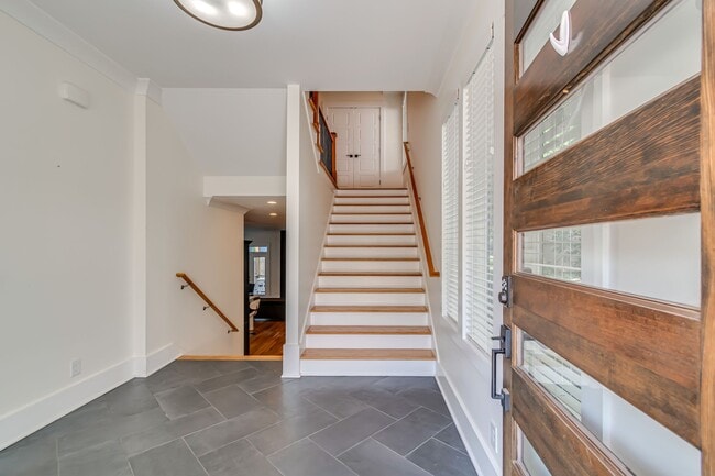 Building Photo - 1611B Cahal Ave